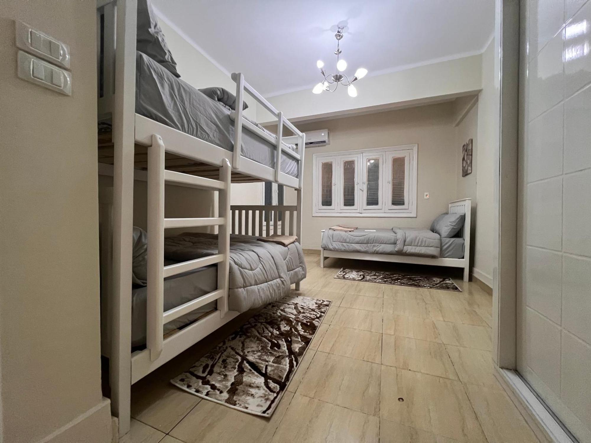 2 Bedroom Minutes Away From Nile Apartamento Cairo