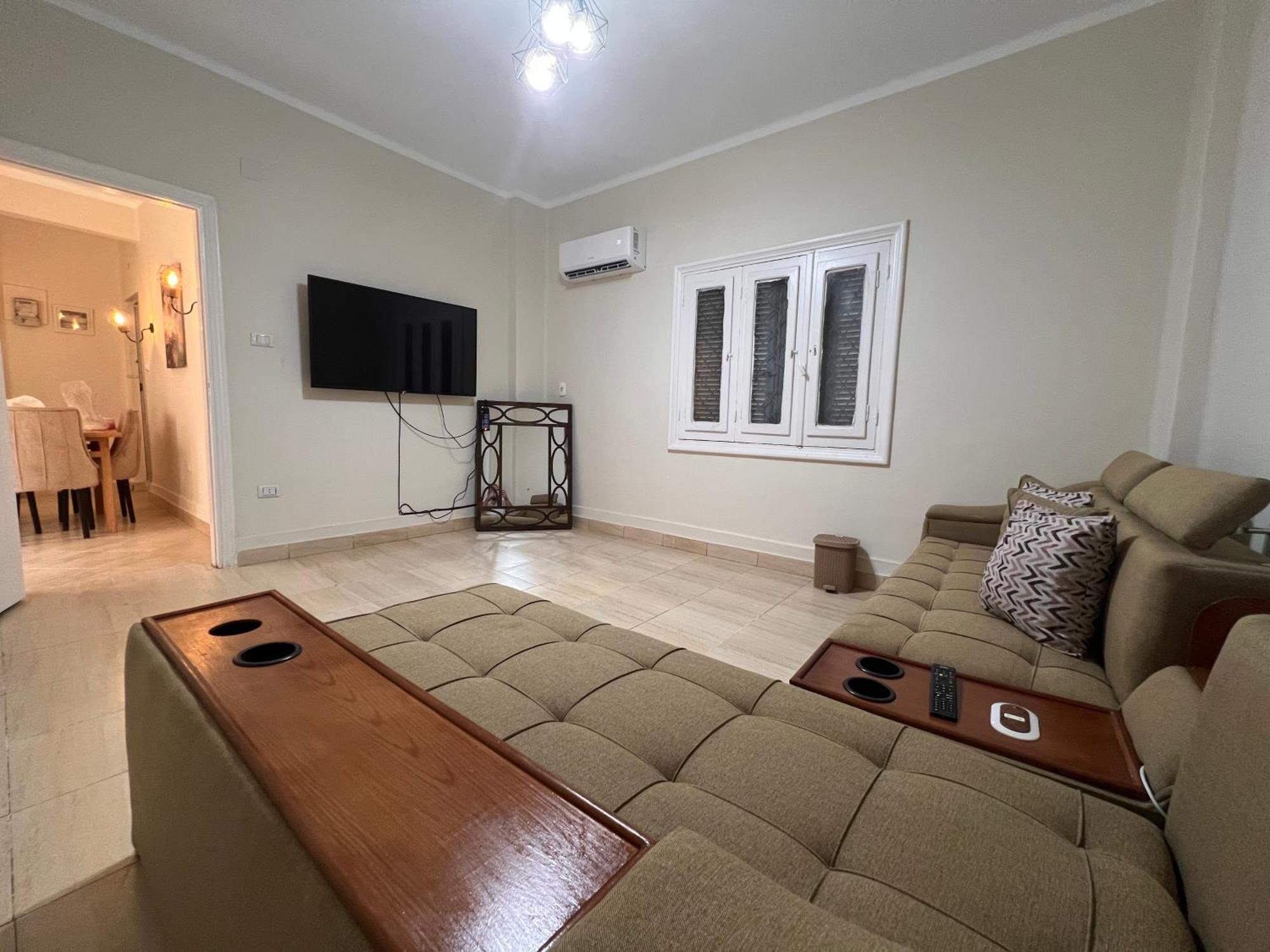 2 Bedroom Minutes Away From Nile *