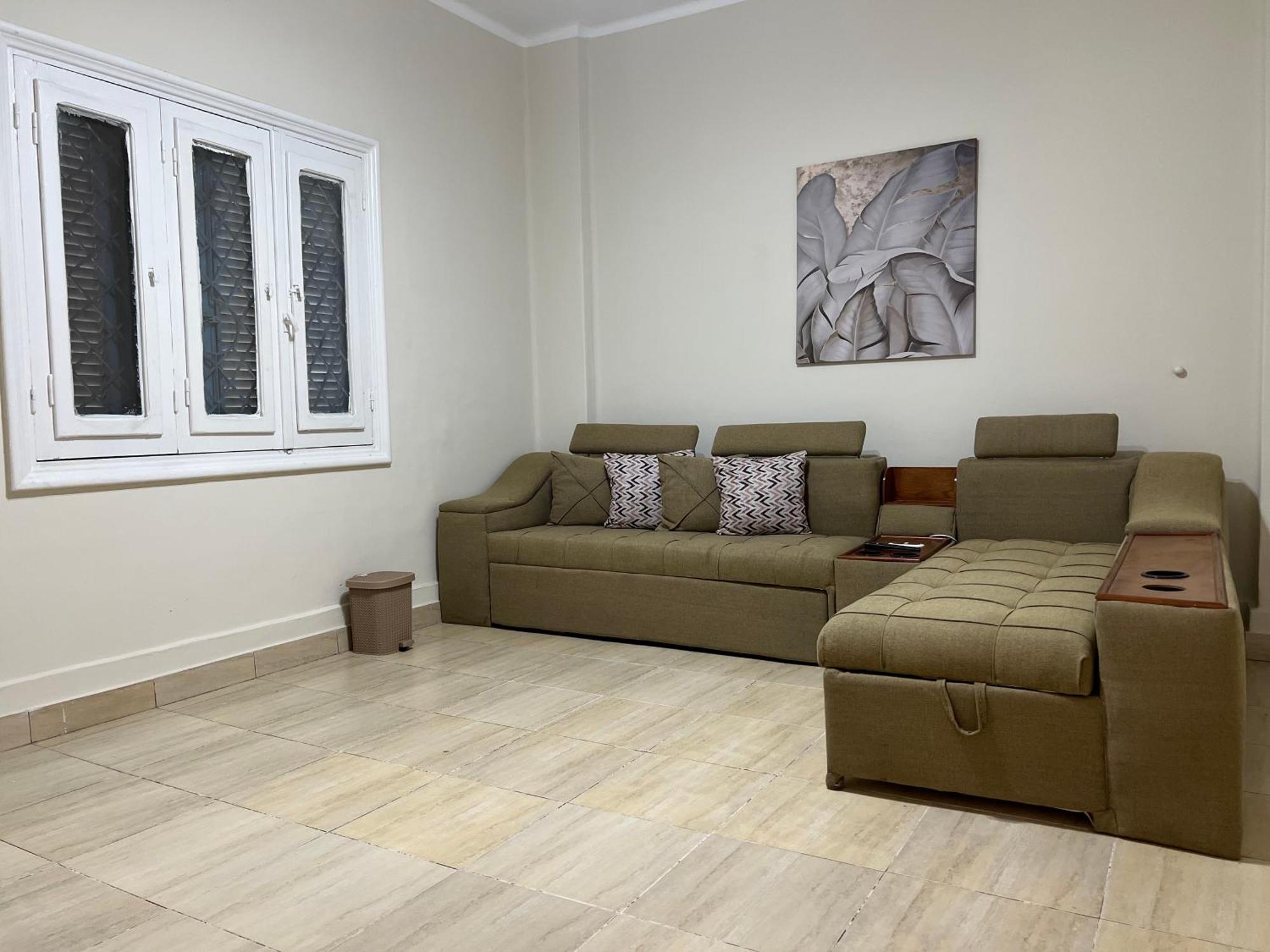 2 Bedroom Minutes Away From Nile * Cairo